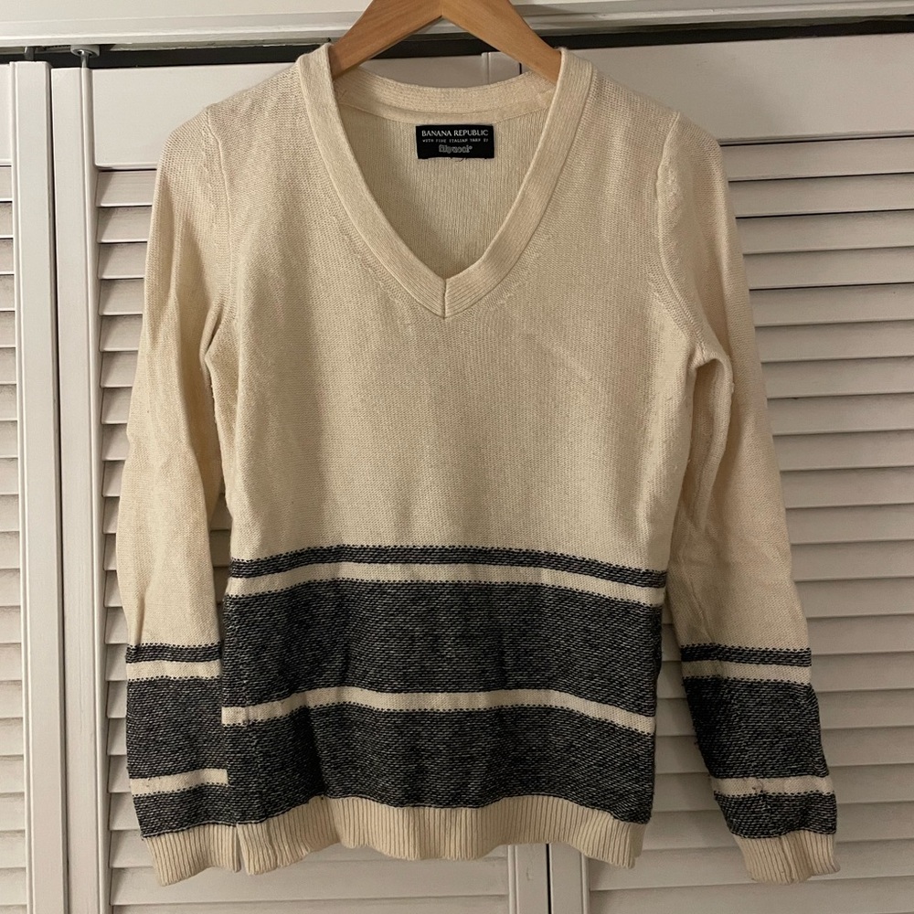 Banana Republic Ivory and Black Sweater S